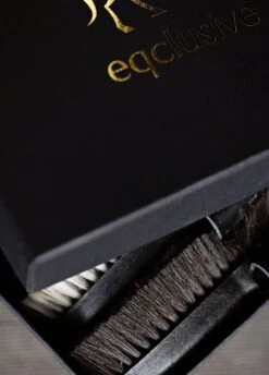Eqclusive Brush Set For Chestnuts -Equestrian Supply Store eqclusivechestnut2rdy